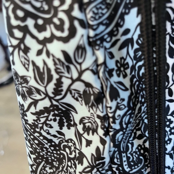 - Vera Bradley Drawstring Backsack in Eden Paisley Black - Picture 7 of 12